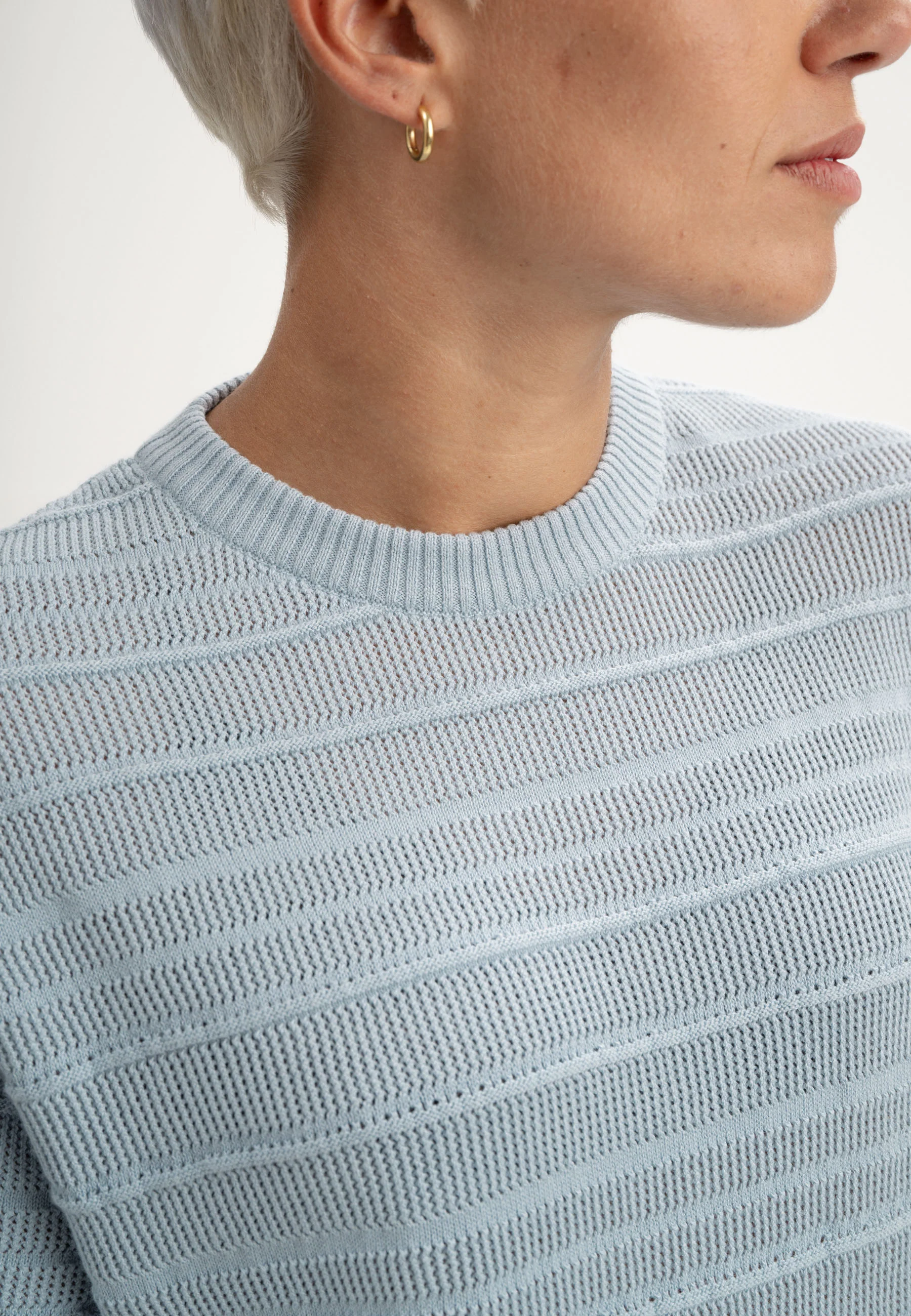 Strukturiertes Strick T-Shirt Style AROHI - Image 26