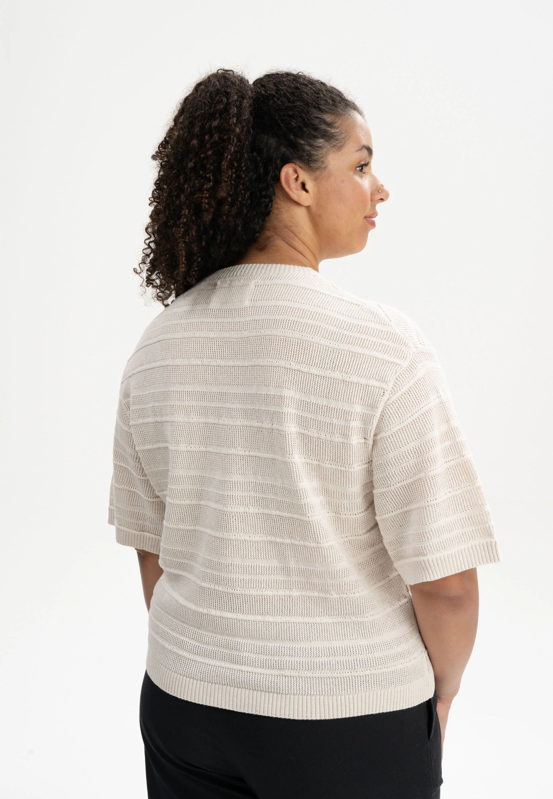 Strukturiertes Strick T-Shirt Style AROHI - Image 8