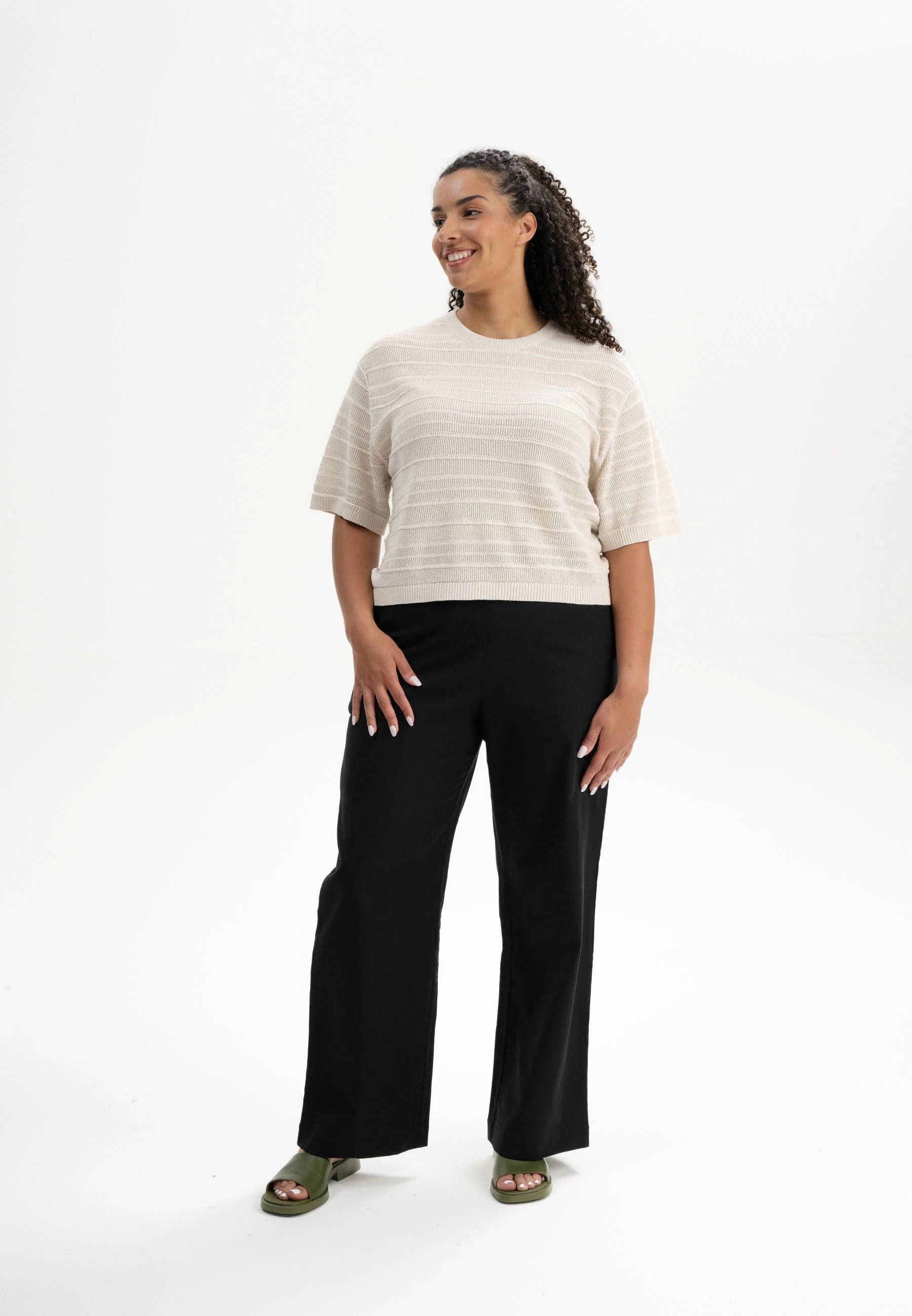 Strukturiertes Strick T-Shirt Style AROHI - Image 9